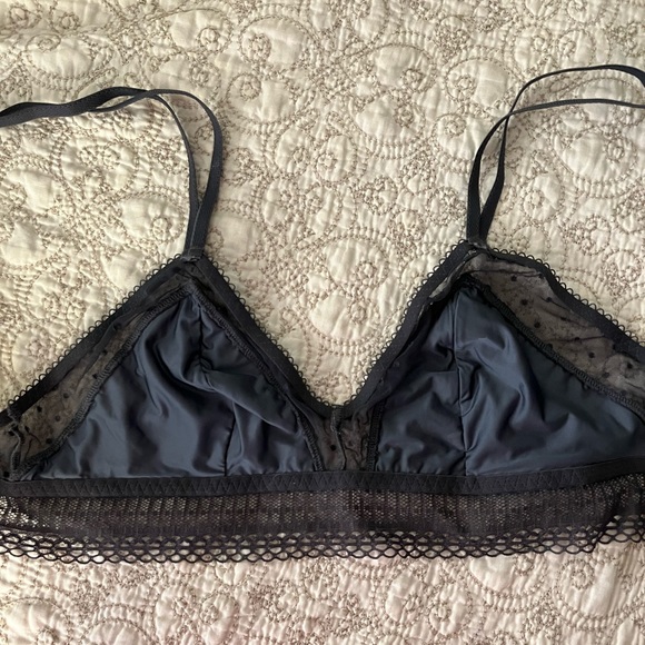 NWOT Victoria’s Secret Gray Lace Bralette - Picture 5 of 8